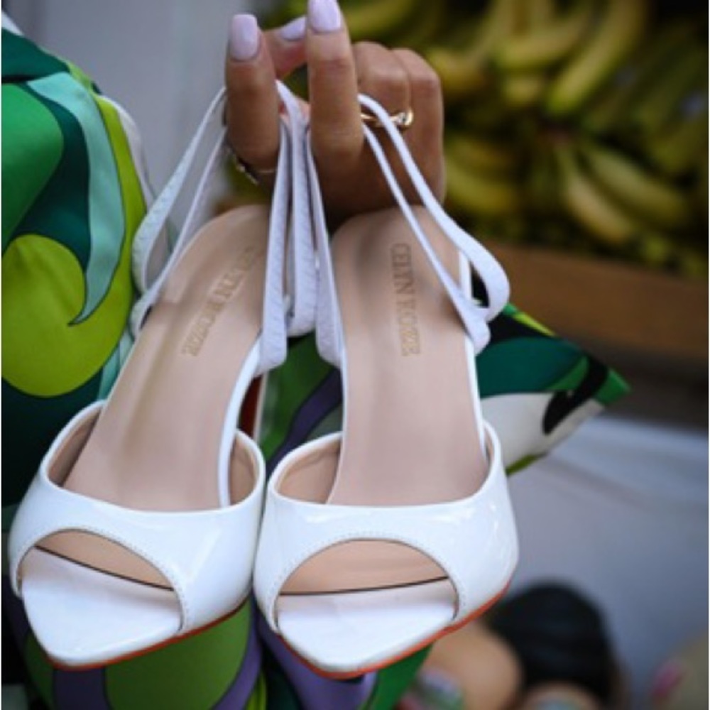 New white sandals - Picture 2 of 3